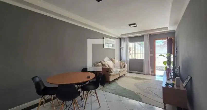 Casa com 3 quartos para alugar na Rua Itabapoana, Jurubatuba, São Paulo