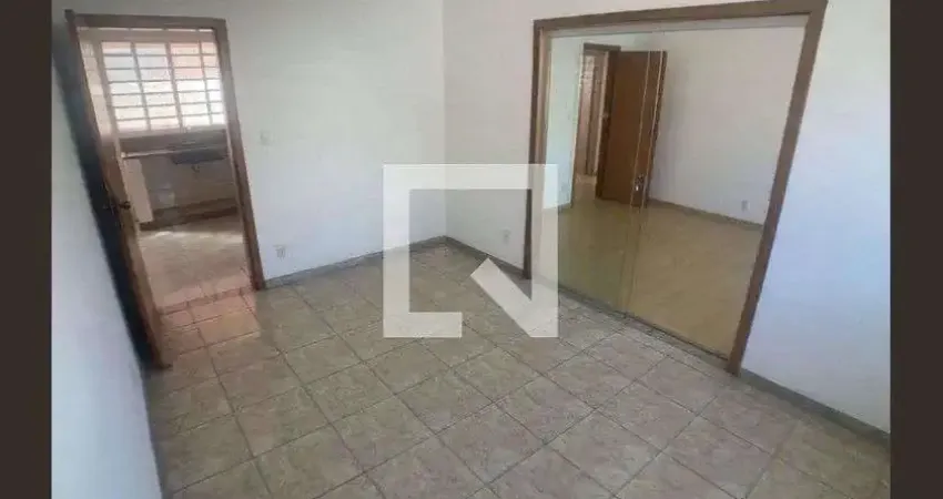 Casa com 3 quartos para alugar na Rua Alemanha, Glória, Contagem