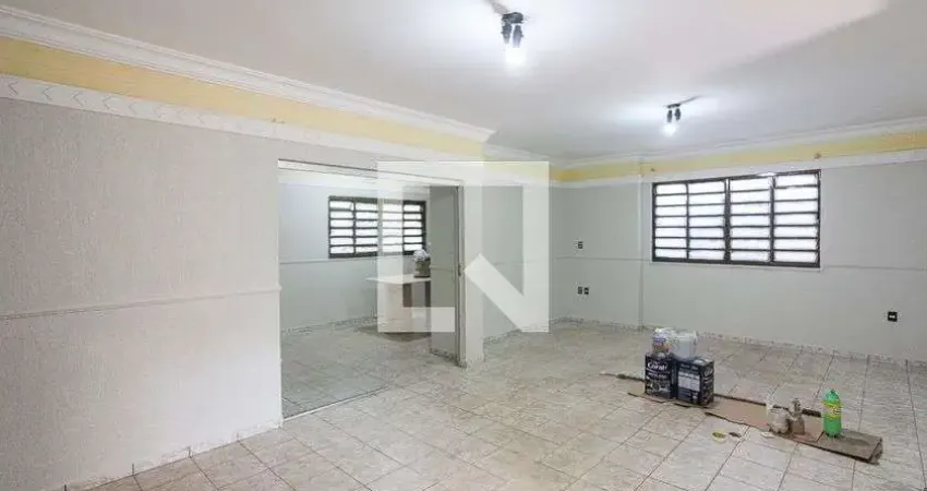 Casa com 3 quartos para alugar na Rua Claudemiro José de Souza, Brasil, Uberlândia
