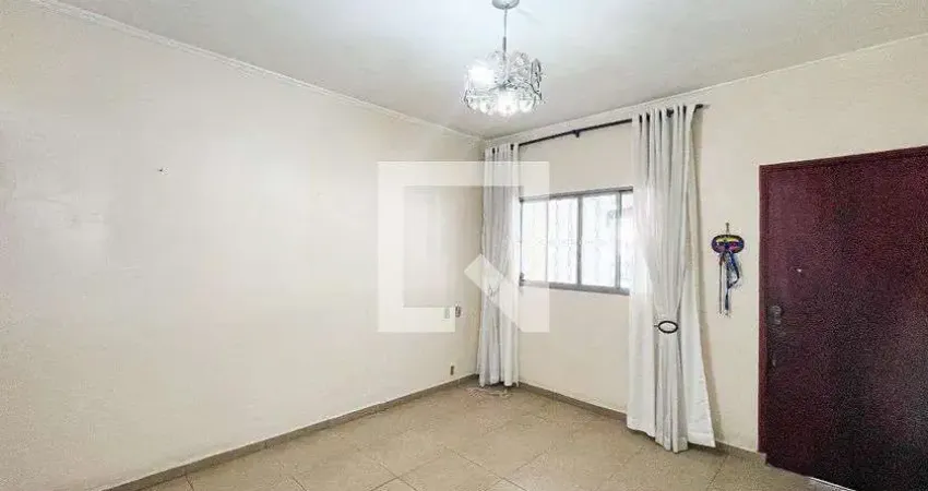 Casa com 2 quartos para alugar na Rua Rifaina, Vila Romana, São Paulo