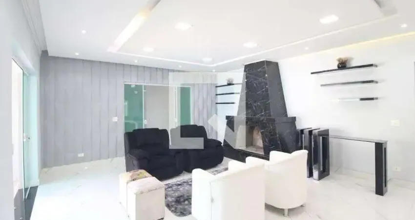 Casa com 3 quartos para alugar na Rua Tchecoslováquia, Interlagos, São Paulo