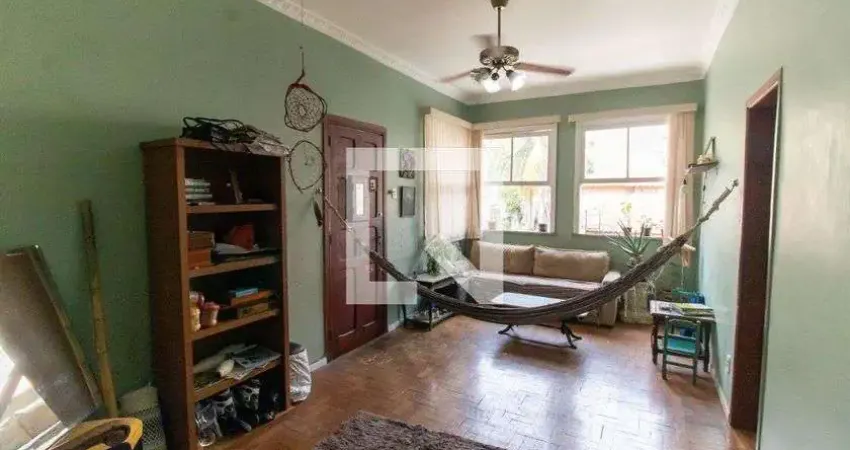 Casa com 3 quartos para alugar na Rua Araruama, Santa Rosa, Niterói