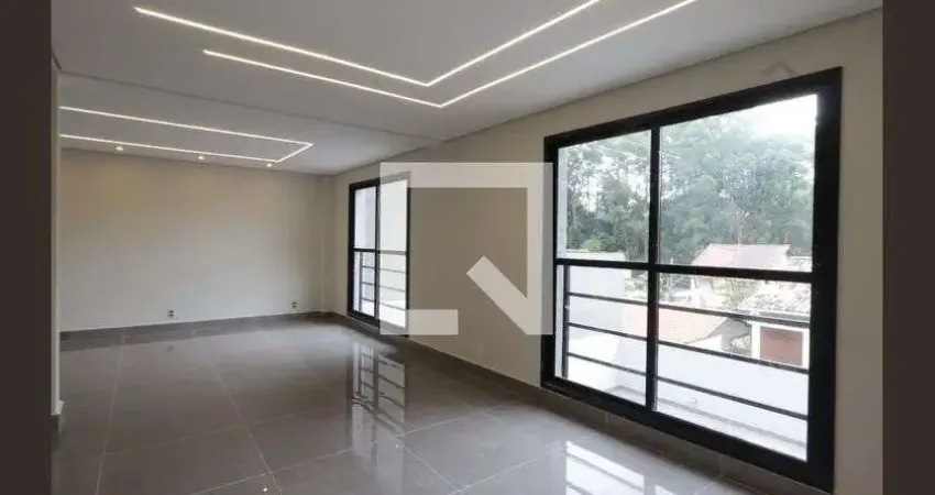 Casa com 3 quartos para alugar na Rua Itamanari, Panamby, São Paulo