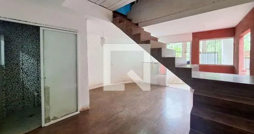 Casa para Aluguel - Engenho do Mato, 2 Quartos, 70 m² - Niterói