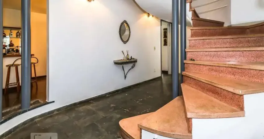 Casa para Aluguel - Centro, 3 Quartos, 231 m² - Mogi das Cruzes