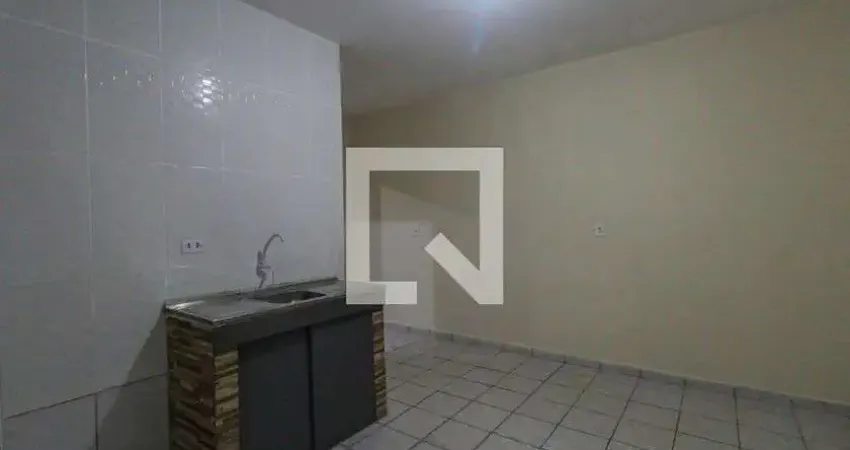 Casa para Aluguel - Parque Santa Madalena, 2 Quartos, 125 m² - São Paulo