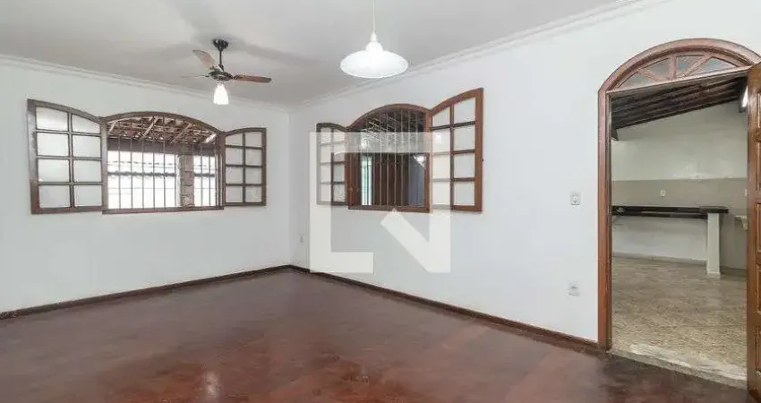 Casa para Aluguel - Vila Santa Mônica, 3 Quartos, 250 m² - Belo Horizonte