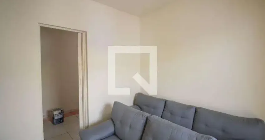 Casa com 2 quartos para alugar na Rua Marechal Floriano Peixoto, Covanca, São Gonçalo