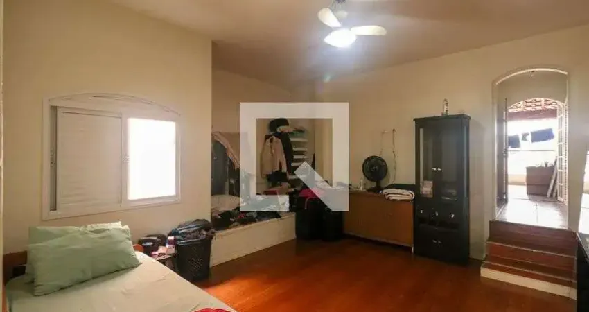 Casa com 3 quartos para alugar na Rua Fernando Martinês Guebara, Conceição, Diadema