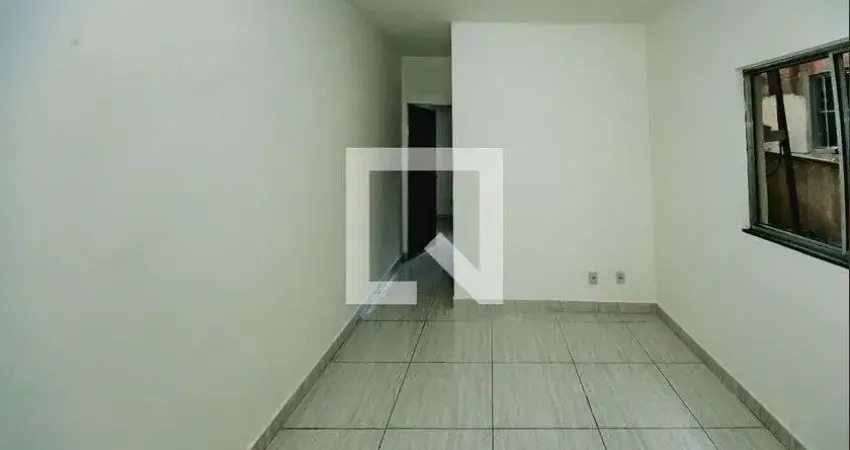 Casa com 2 quartos para alugar na Rua Maria da Silveira, Glória, Belo Horizonte