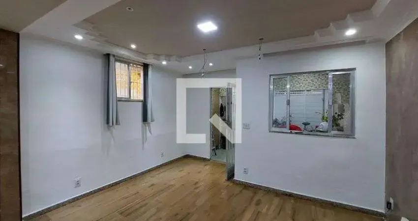 Casa com 3 quartos para alugar na Rua Vereador Ângelo Júlio Chambarelli, Centro, Nilópolis