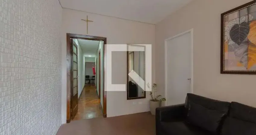 Casa com 4 quartos para alugar na Rua Alcindo Guanabara, Cambuci, São Paulo