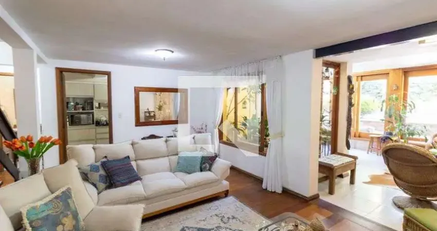 Casa para Aluguel - Espírito Santo, 3 Quartos, 240 m² - Porto Alegre