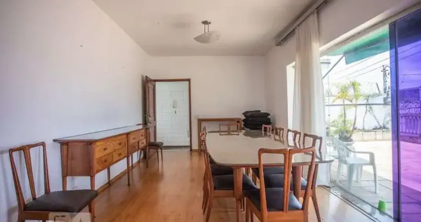 Casa com 3 quartos para alugar na Rua Antônio Madi, Jabaquara, São Paulo