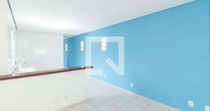 Casa com 3 quartos para alugar na Rua Orlando Fratucelli, Itaquera, São Paulo