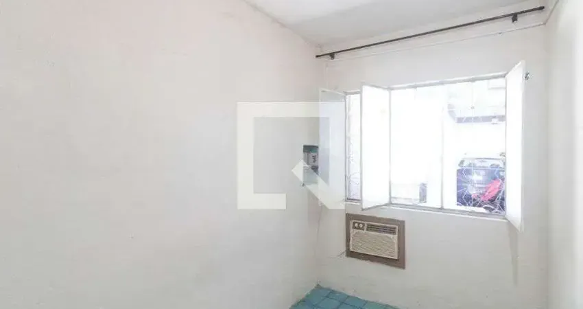 Casa para Aluguel - Campo Grande, 1 Quarto, 15 m² - Rio de Janeiro