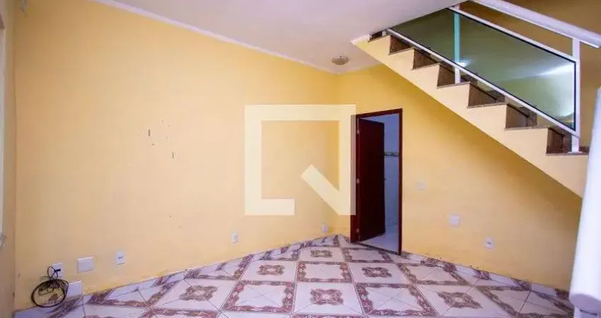 Casa com 2 quartos para alugar na Avenida Doutor Humberto Soeiro de Carvalho, Trindade, São Gonçalo