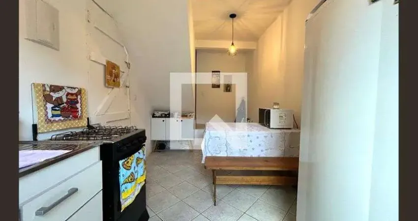 Casa para Aluguel - Agronômica, 2 Quartos, 57 m² - Florianópolis