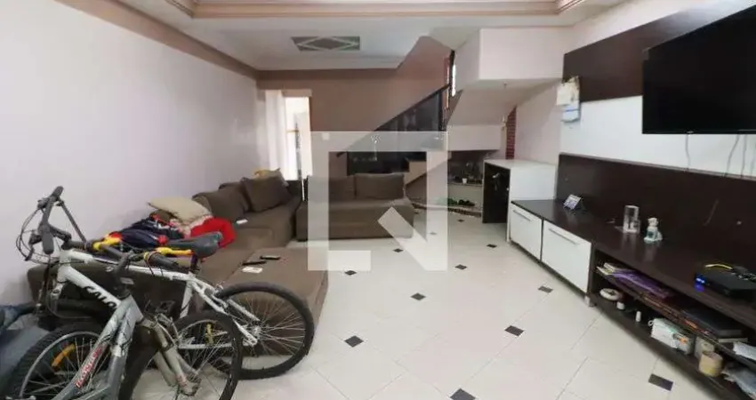 Casa com 3 quartos para alugar na Rua Olívio Basílio Marçal, São Pedro, Osasco