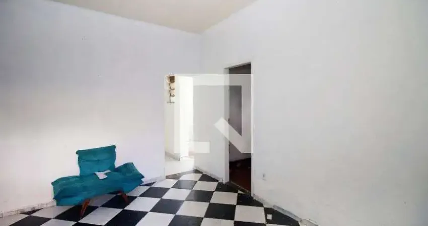 Casa com 2 quartos para alugar na Rua Caraípe, Penha, Rio de Janeiro