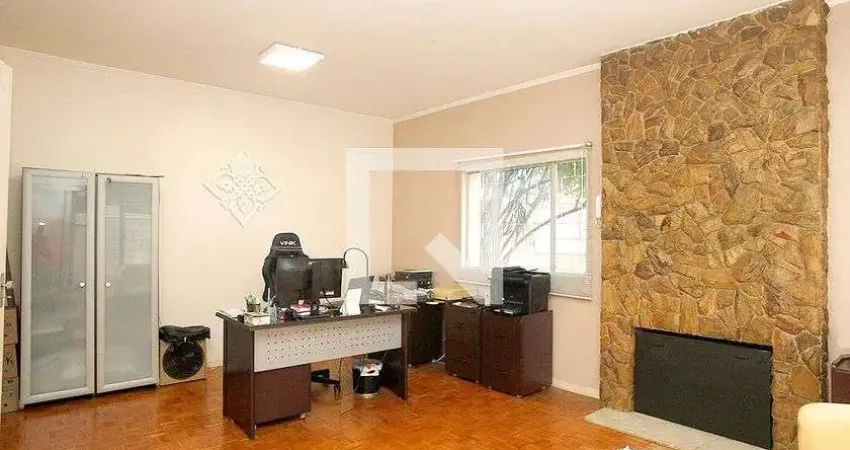 Casa com 3 quartos para alugar na Rua 20 de Setembro, Azenha, Porto Alegre