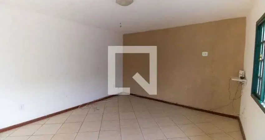 Casa com 2 quartos para alugar na Rua Jornalista Jairo Mendes, Piratininga, Niterói