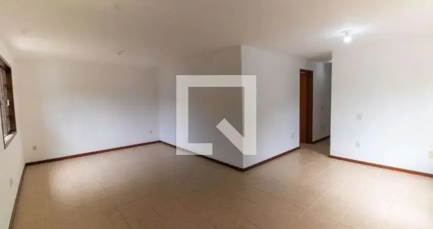 Casa com 3 quartos para alugar na Rua Roma 103 - Piratininga Niterói - Rj Brasil, Cantagalo, Niterói