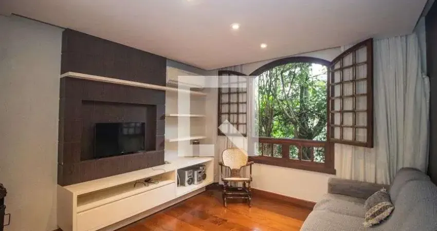 Casa com 4 quartos para alugar na Avenida Cai, Cristal, Porto Alegre