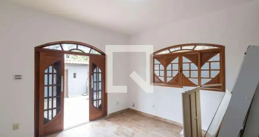 Casa com 4 quartos para alugar na Rua das Crianças, Cosmos, Rio de Janeiro