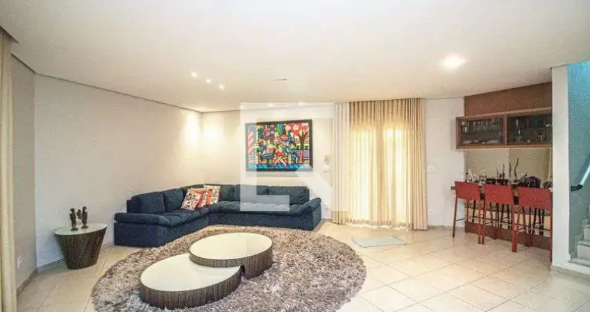 Casa com 3 quartos para alugar na Rua Perobas, Colonial, Contagem