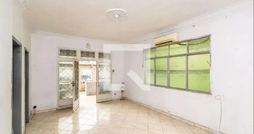 Casa com 2 quartos para alugar na Rua Toriba, Irajá, Rio de Janeiro