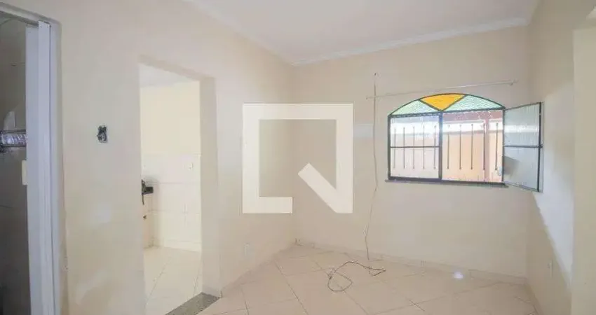 Casa com 3 quartos para alugar na Travessa Benjamin Constant, Neves, São Gonçalo