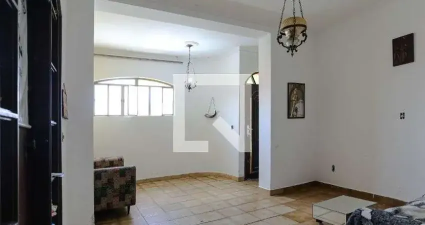 Casa com 4 quartos para alugar na Rua Doutor Bezerra de Menezes, Centro, Mogi das Cruzes