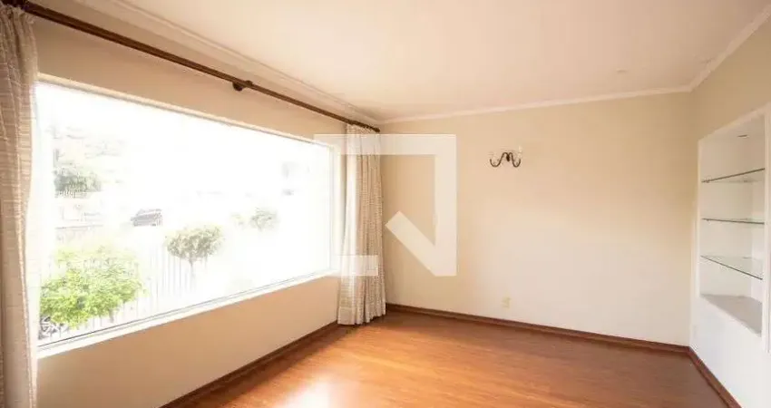 Casa com 3 quartos para alugar na Rua General Góis Monteiro, Vila Romana, São Paulo