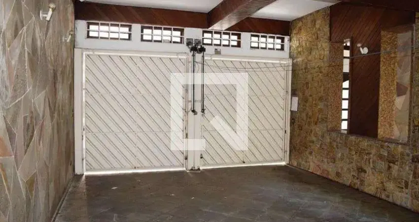 Casa com 3 quartos para alugar na Rua São Bernardo, Tatuapé, São Paulo