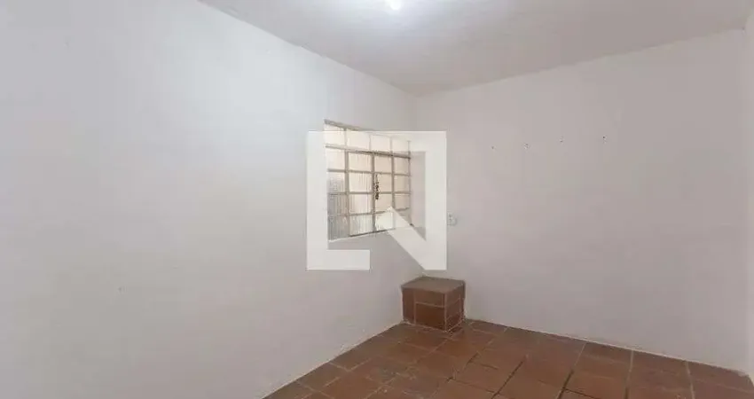 Casa com 2 quartos para alugar na Rua Aracambé, Vila Liviero, São Paulo