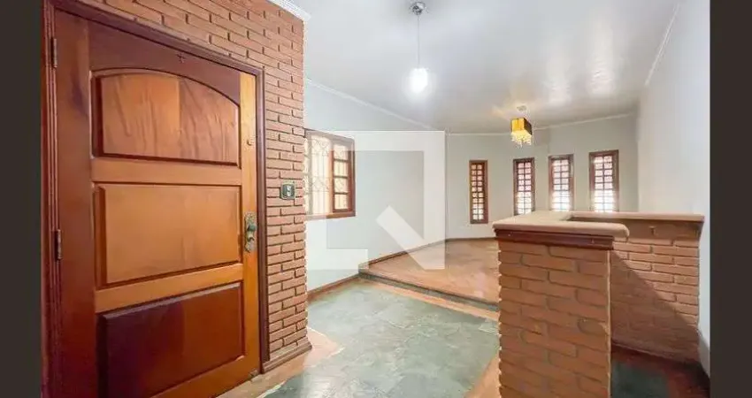 Casa com 3 quartos para alugar na Rua Rodolfo Zolli, Centro, Osasco