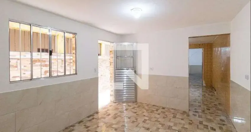 Casa para Aluguel - Vila Silvania, 1 Quarto, 97 m² - Carapicuíba
