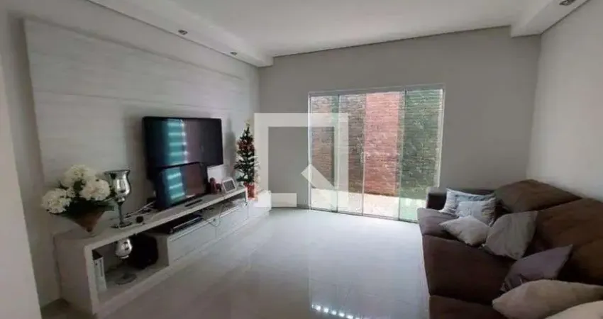 Casa para Aluguel - Segismundo Pereira, 3 Quartos, 360 m² - Uberlândia