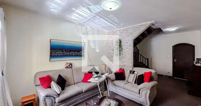 Casa com 3 quartos para alugar na Rua Professor Argemiro Luz, Cambuci, São Paulo