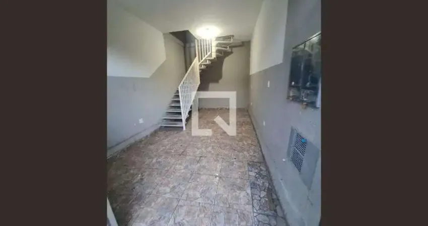 Casa para Aluguel - Vila Arizona, 2 Quartos, 115 m² - Itaquaquecetuba