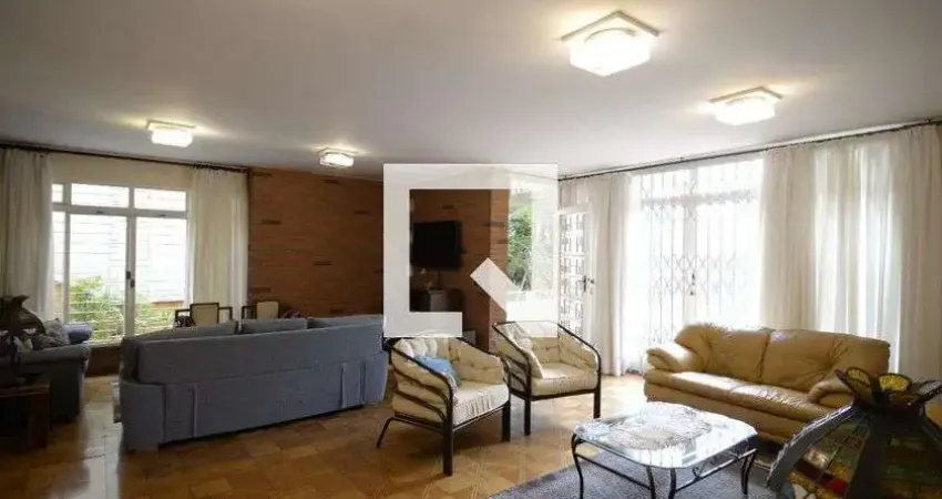 Casa com 3 quartos para alugar na Rua Alcindo Guanabara, Cambuci, São Paulo