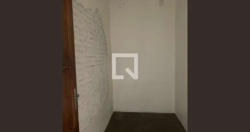 Casa com 2 quartos para alugar na Rua Coriolano, Vila Romana, São Paulo