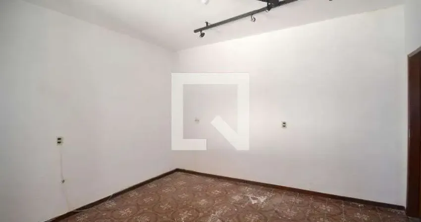 Casa com 3 quartos para alugar na Rua Luís Sobral, Silvania, Nova Iguaçu