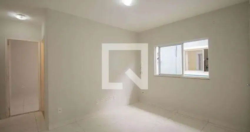 Casa com 1 quarto para alugar na Rua Paulo Silvestre, Colubande, São Gonçalo