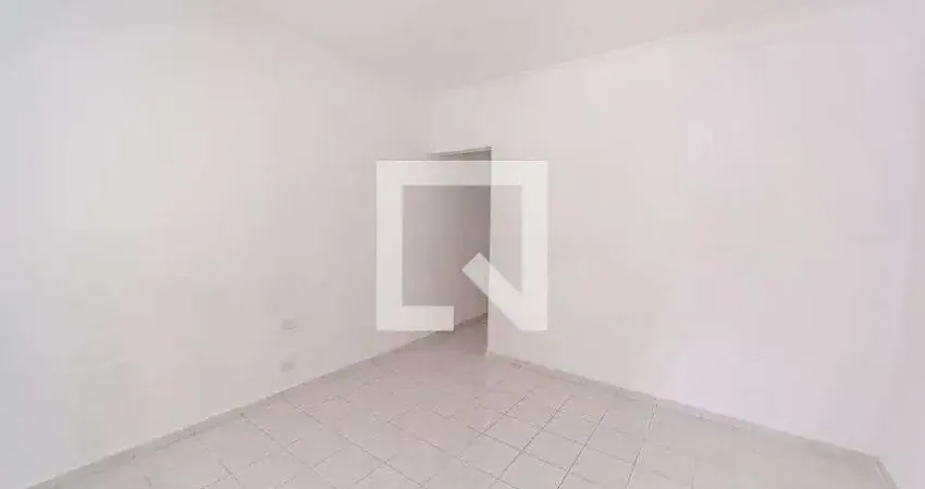 Casa com 2 quartos para alugar na Rua Piruini, Vila Ré, São Paulo