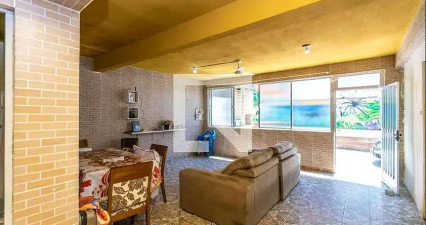 Casa com 3 quartos para alugar na Rua Joel Nunes - Olaria Rio de Janeiro - Rj Brasil, Olaria, Rio de Janeiro