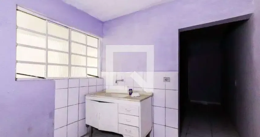 Casa para Aluguel - Jardim Rio das Pedras, 1 Quarto, 30 m² - Cotia