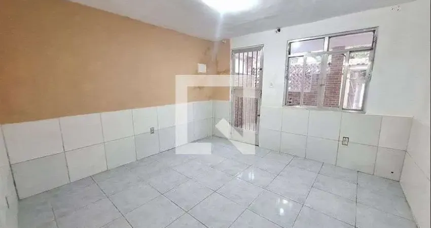 Casa para Aluguel - Saracuruna, 1 Quarto, 42 m² - Duque de Caxias