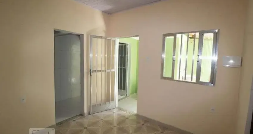 Casa para Aluguel - Olavo Bilac, 1 Quarto, 40 m² - Duque de Caxias
